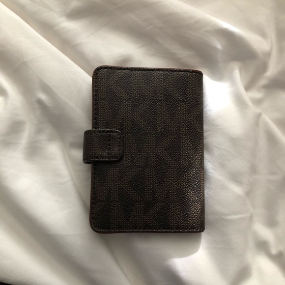 Michael Kors Passport Wallet - Picture 3 of 3